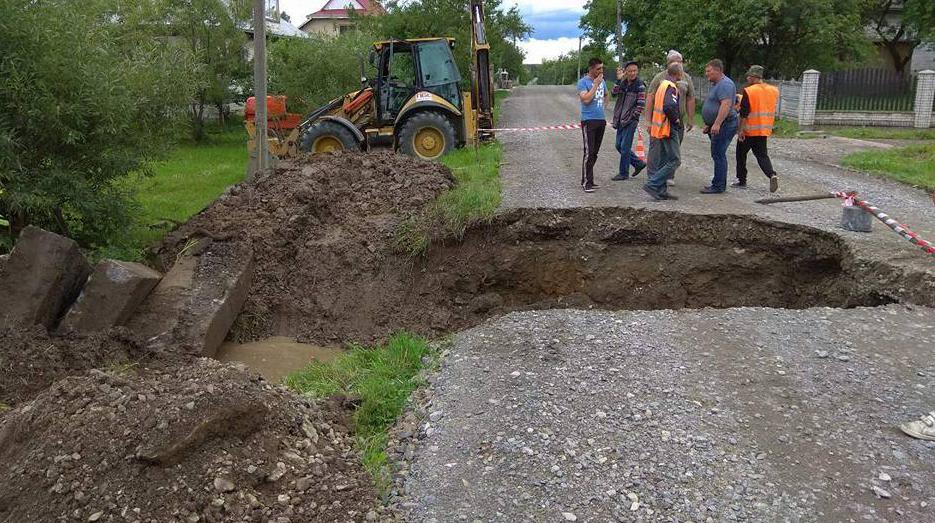 Продолжается ремонт дороги Яблонев - Делятин