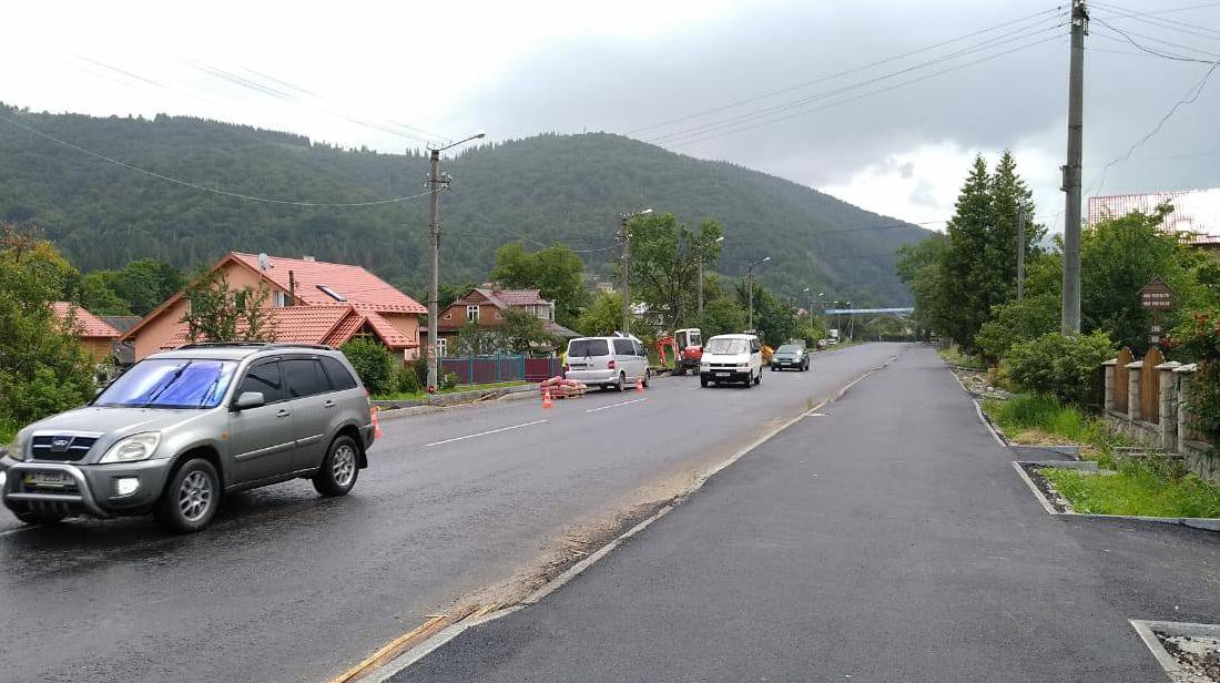 Yaremche: the pavement has been completed, not far from the gas station