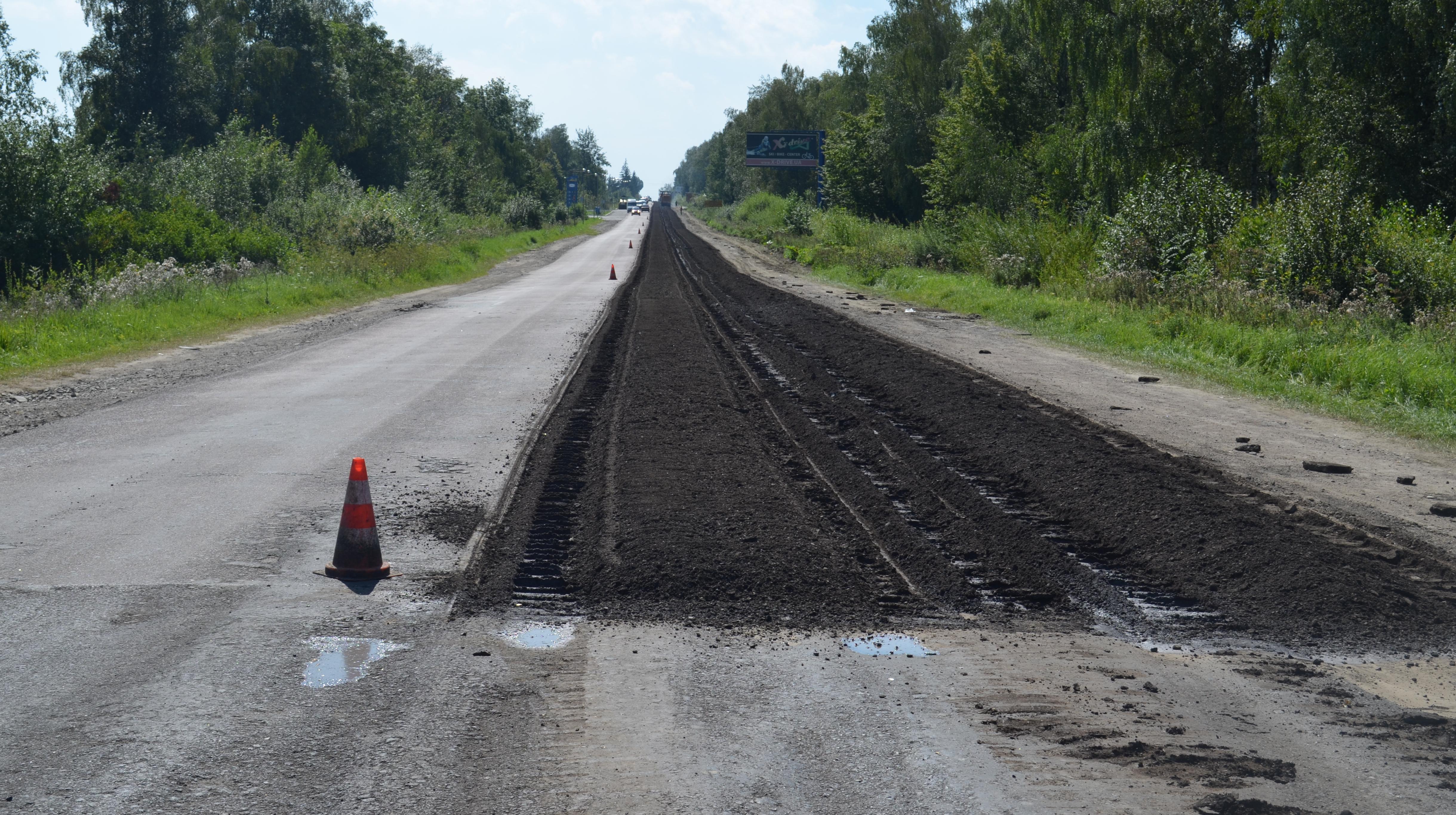 Strymba-Loieva: old road surface loosening is underway