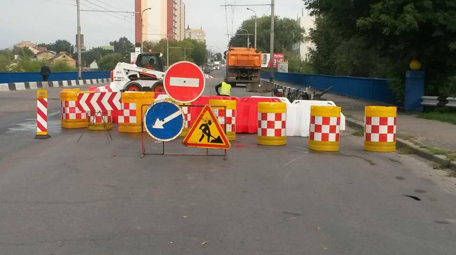 Lutsk bridge is being repaired