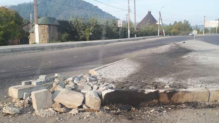 Через ДТП у Хусті пошкоджено розв’язку, яку робила ПБС