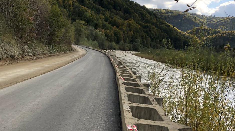 ПБС завершает ремонт дороги в Подзахаричах