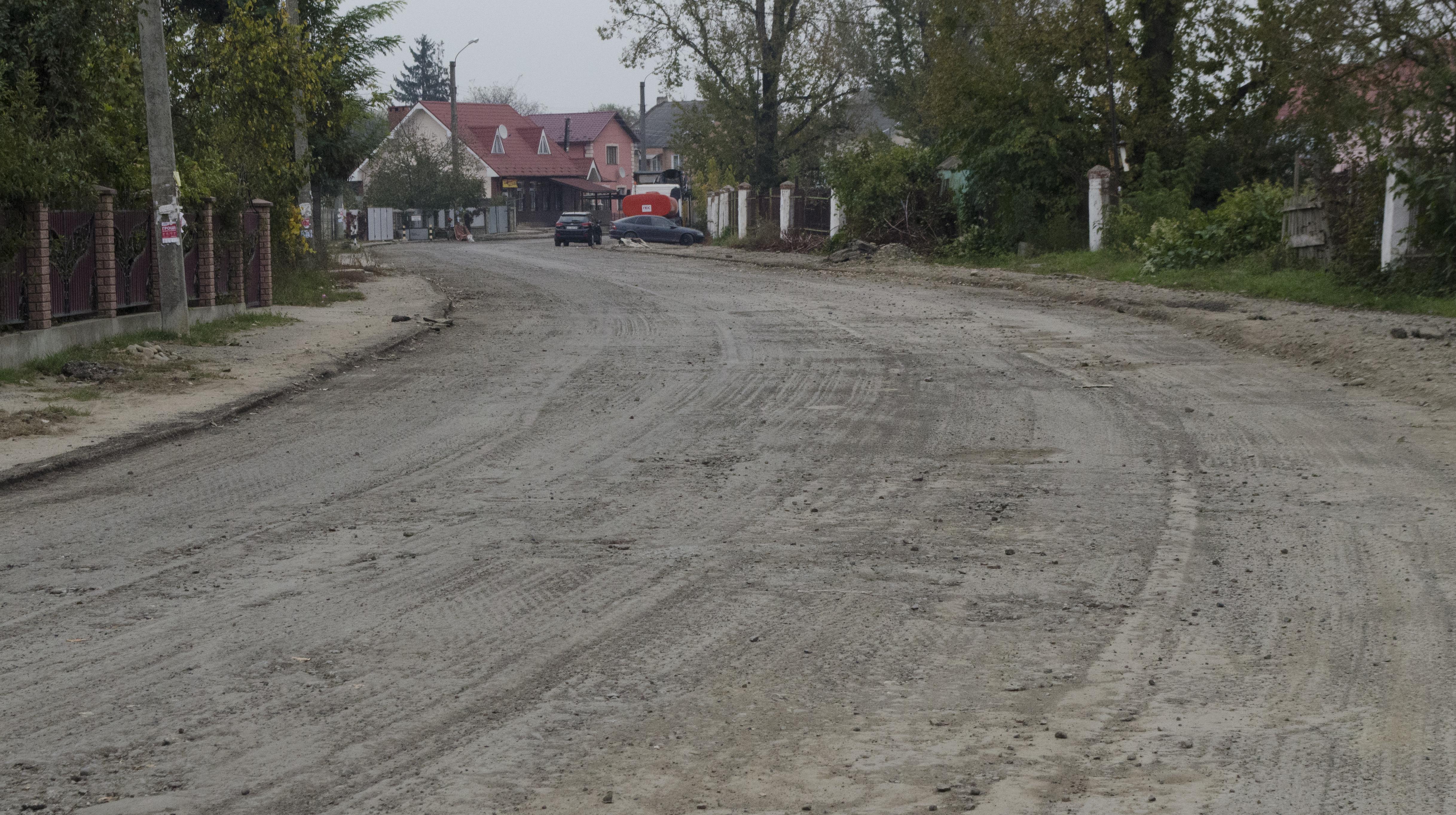 The road to the night bazaar in Kolomyia is being repaired