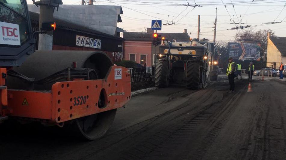 Вулицю Січових стрільців заасфальтували за півдня