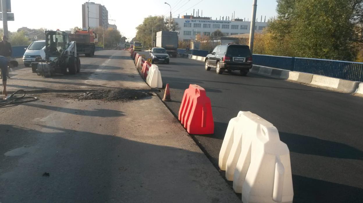 A single traffic lane of the Lutsk bridge is open for traffic