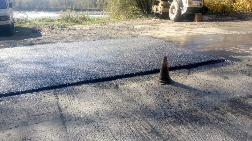 Pidzakharychi: gravel-mastic asphalt is being installed