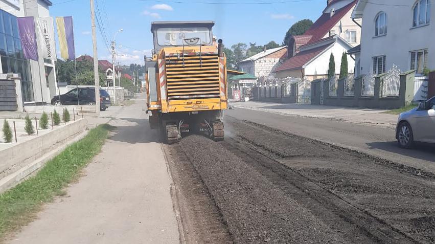 Почали розпушення дороги Н-09 Мукачево — Львів у селищі Солотвино