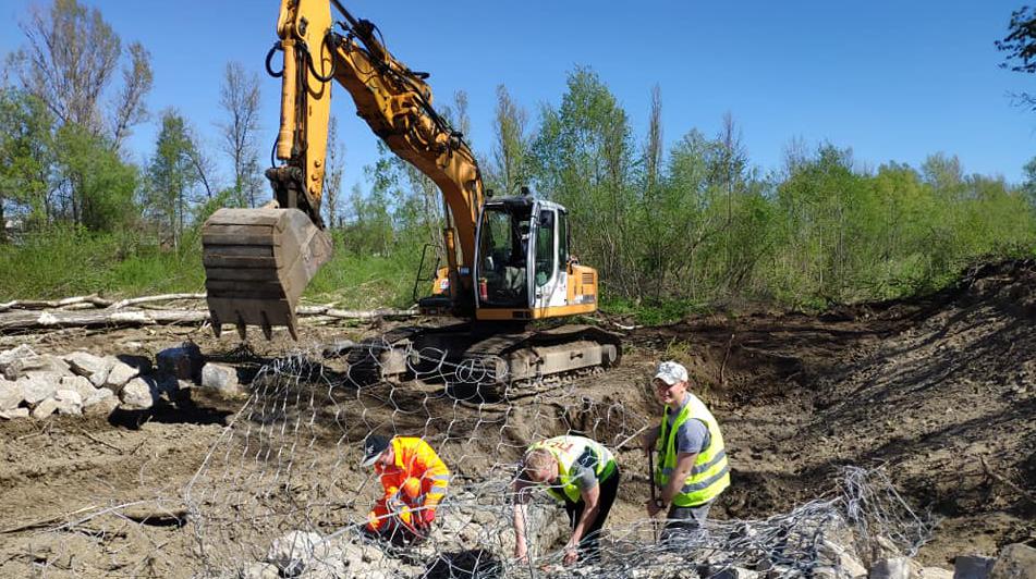 Відновили будівництво моста через річку Рибниця у селі Рожнів