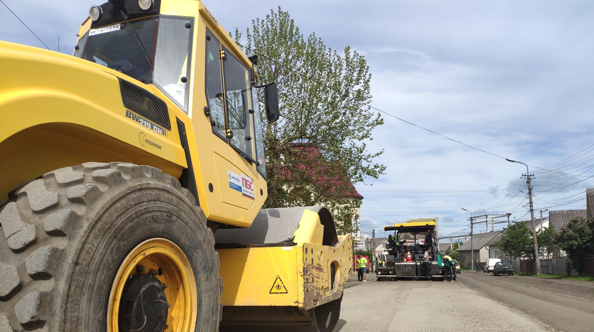 P-21 Dolyna - Khust road being repaired