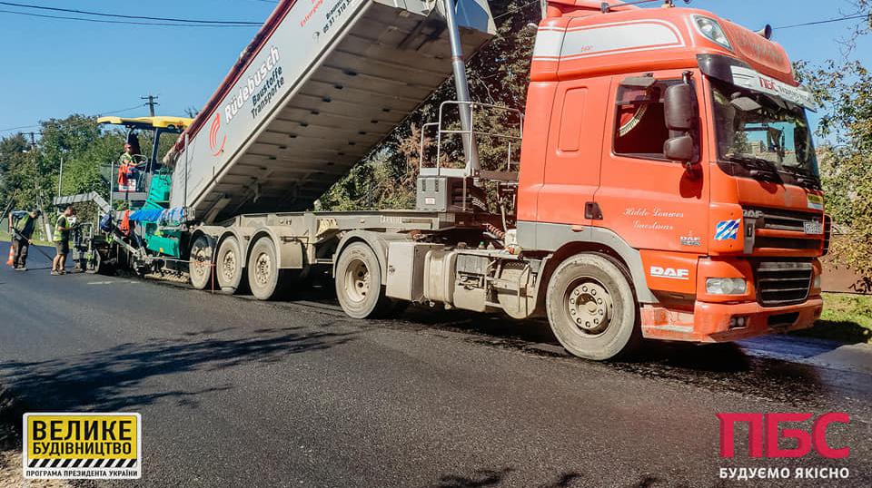Команда «ПБС» продовжує ремонт дороги Р-24 на Коломийщині