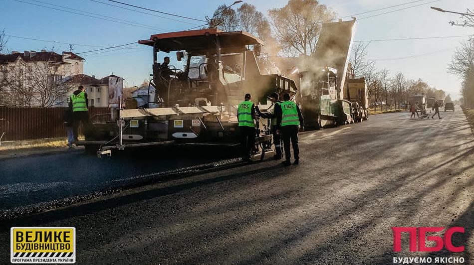 Upper asphalt concrete layer pressing completed in Dolyna