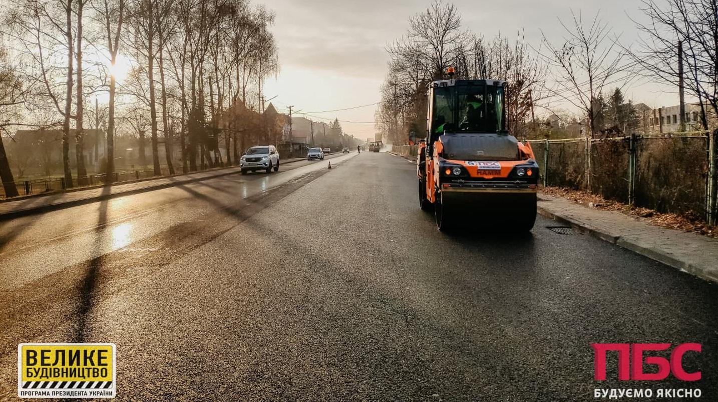 Road repairs underway  in Broshniv-Osada