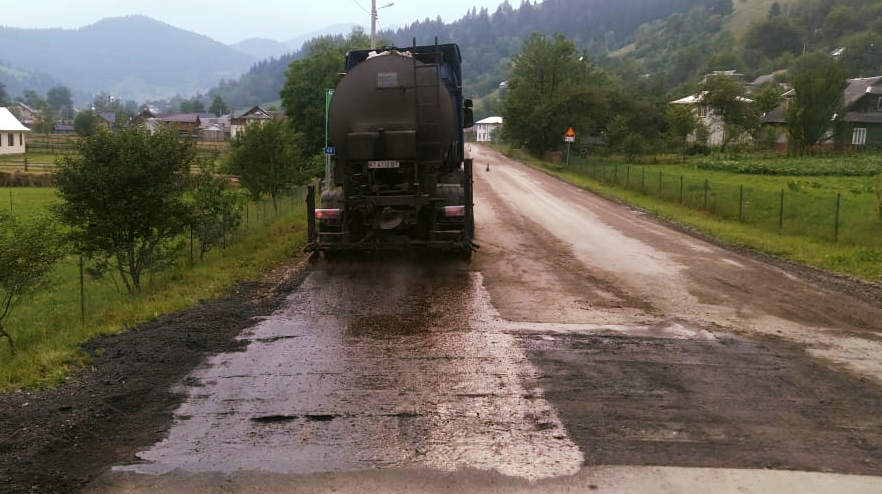 Road repairs in Kryvorivnia
