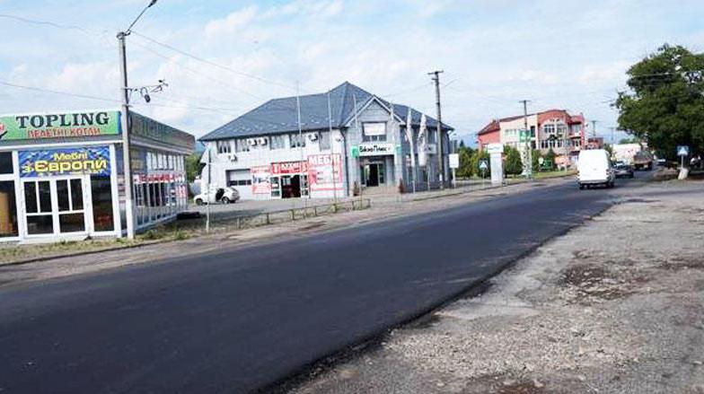 Более двух километров дороги в городе Рогатин отремонтировано всего за одну ночь