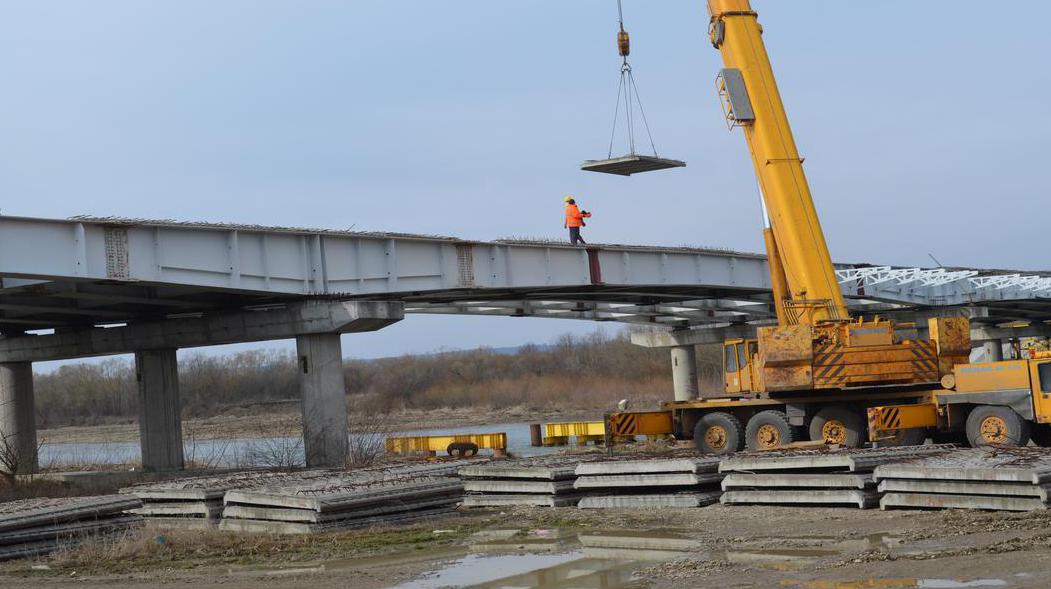 «ПБС» завершує будівництво мосту через Бистрицю Солотвинську біля села Драгомирчани