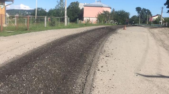 Victoriv village: the main road is being repaired