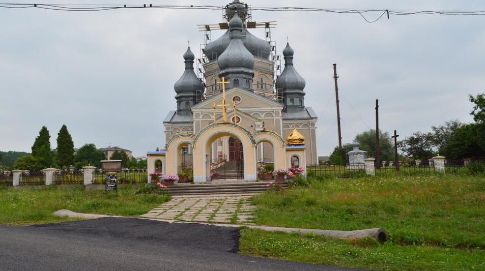 In Bodnariv, road transition was asphalted up to the village church