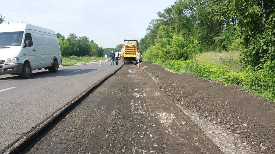 Ремонт дороги в Буковине продолжается